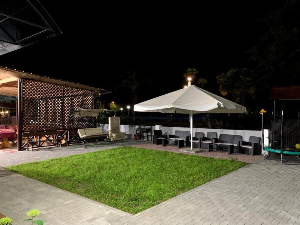 Mini Hotel Amra Pitsunda Exterior foto
